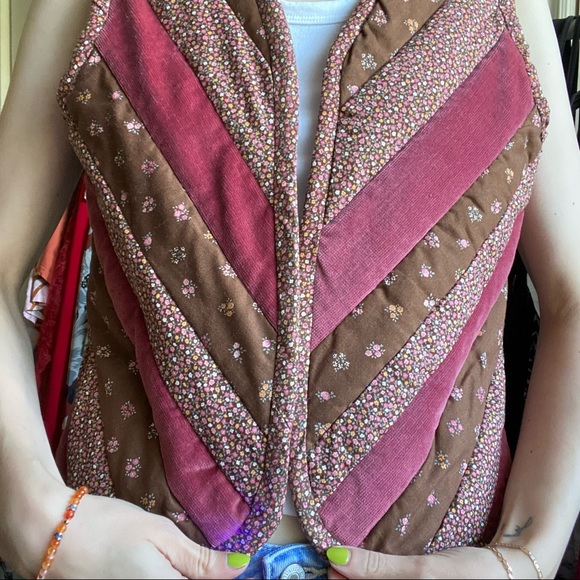 ✨SOLD✨ quilted brown & pink vest - Picture 3 of 8